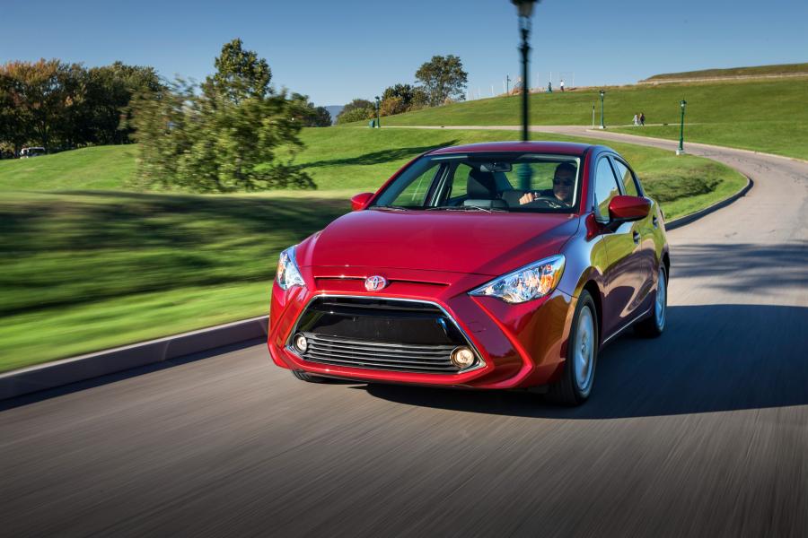  Toyota Yaris Sedan 2016 года  (CA) (фото 7 из 29)